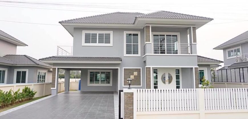 2 storey detached house with big land size, located near central festival.