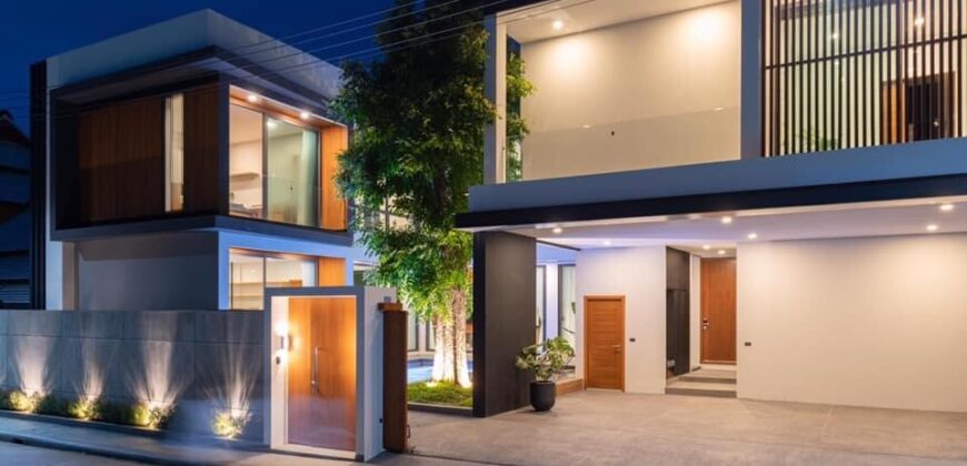 Modern pool villa located on jedyod, near Nimman road.