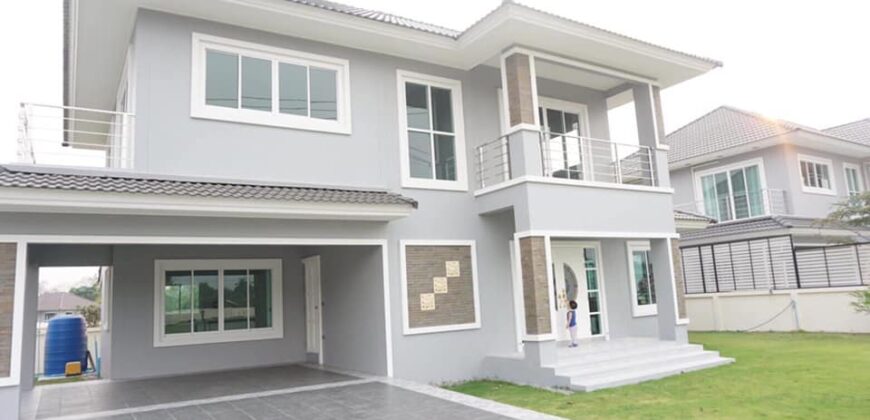 2 storey detached house with big land size, located near central festival.