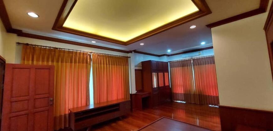 For Sale House Close to Mee Chok Plaza,Ruam Chok Market.15 minutes to Central Festival.