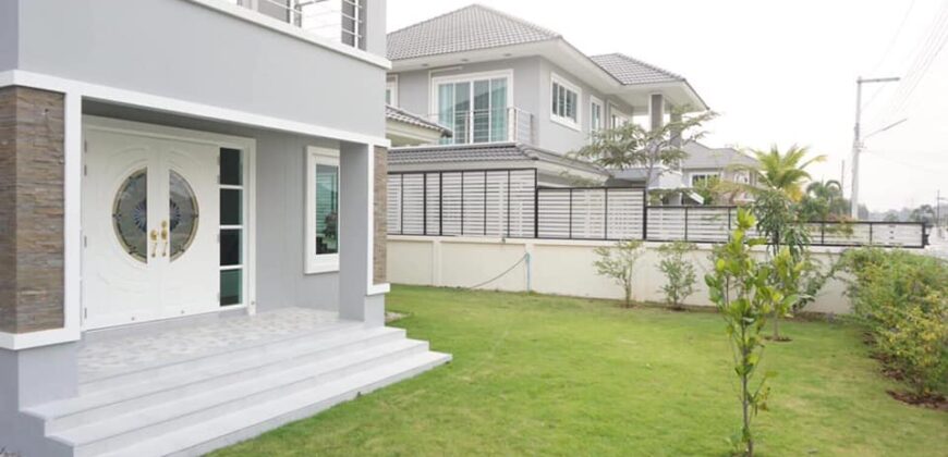 2 storey detached house with big land size, located near central festival.