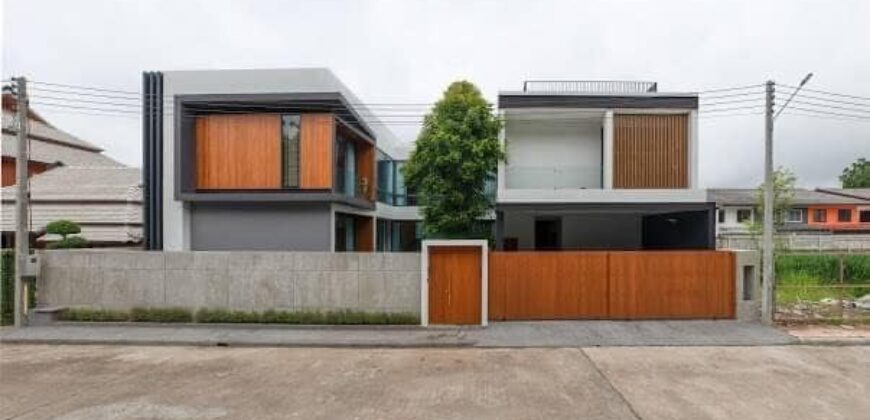 Modern pool villa located on jedyod, near Nimman road.