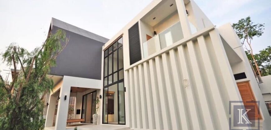 Luxury Pool Villa, Modern Style, San Phak Wan, Hang Dong, near Chiang Mai Airport.