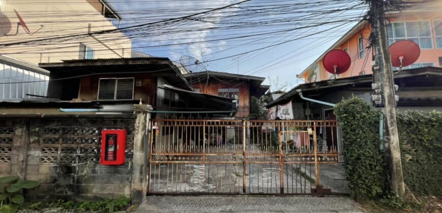 ที่ดินพร้อมสิ่งปลูกสร้าง ทำเลดี ใจกลางเมืองเชียงใหม่ ต.ศรีภูมิ อ.เมืองเชียงใหม่ จ.เชียงใหม่ ใกล้ถนนคนเดินท่าแพ 120 เมตร, ประตูท่าแพ, วัดสำเภา, วัดพันอ้น, วัดเจดีย์หลวง