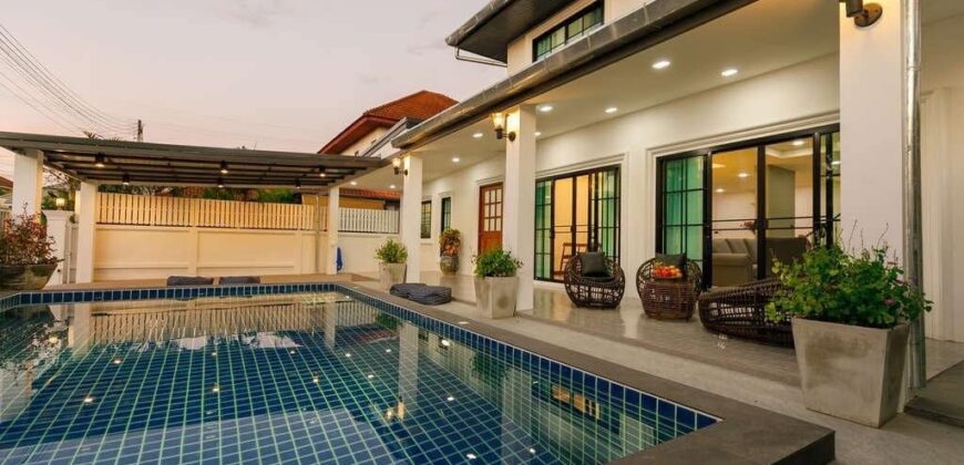 ขายบ้าน Pool Villa 3 ห้องนอน พร้อมเข้าอยู่ ที่ตั้ง หมู่บ้านโรยัลวิว หางดง ทางเข้าหมู่บ้านตรงข้ามกาดฝรั่ง ต.บ้านแหวน อ.หางดง จ.เชียงใหม่