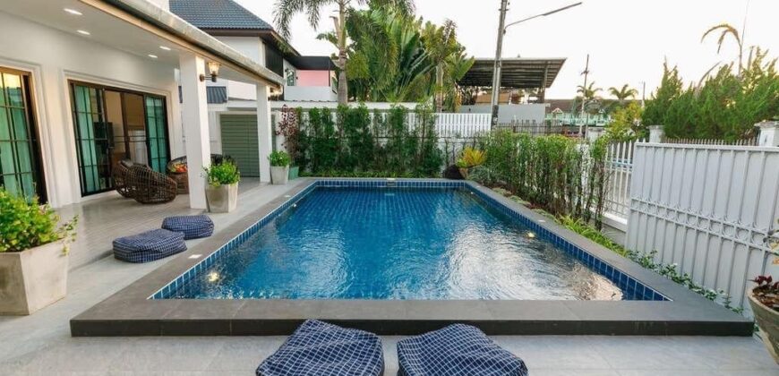 ขายบ้าน Pool Villa 3 ห้องนอน พร้อมเข้าอยู่ ที่ตั้ง หมู่บ้านโรยัลวิว หางดง ทางเข้าหมู่บ้านตรงข้ามกาดฝรั่ง ต.บ้านแหวน อ.หางดง จ.เชียงใหม่