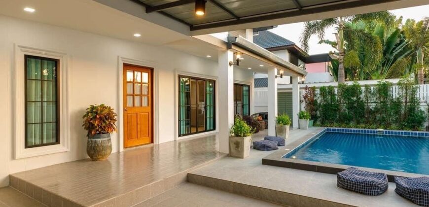 ขายบ้าน Pool Villa 3 ห้องนอน พร้อมเข้าอยู่ ที่ตั้ง หมู่บ้านโรยัลวิว หางดง ทางเข้าหมู่บ้านตรงข้ามกาดฝรั่ง ต.บ้านแหวน อ.หางดง จ.เชียงใหม่